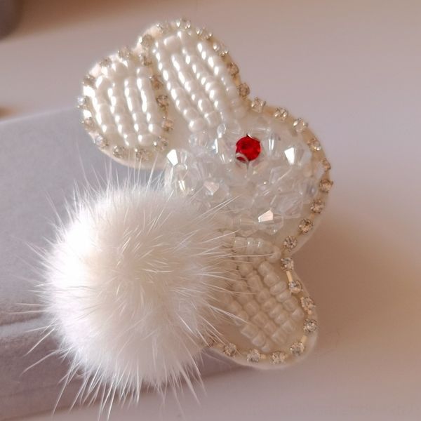 

ubm winter mink hair rabbit cat brooch pin brooche pin sweater coat decoration hand nailed bead knitwear coat knitwearcloth paste, Gray