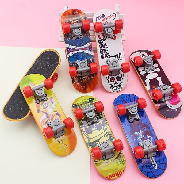 

dhl innovative 14cm mini skateboard extreme sports toy