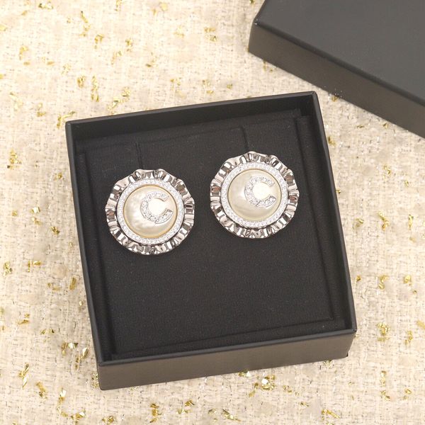 

2022 charm round shape stud earring with flower design with diamond nature shell for women wedding jewelry gift have box stamp ps7522, Golden