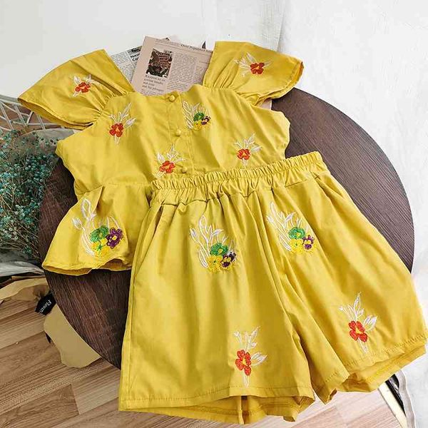 

2021 women flower embroidery 2pcs blue/yellow/white square collar vest and high waist shorts bohemian two piece set fashion fbnz
