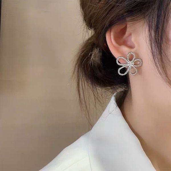 

stud earrings women super fairy rhinestone flower earring for ladies retro hollow geometric fashion jewelry girls korean brincos, Golden;silver