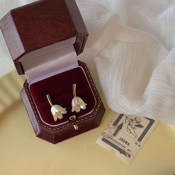 

earrings "baihe manor" french rings are elegant, small, fresh and simple. the design of baihua clip has no ear holes, Golden