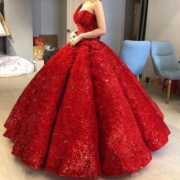 Splendido abito da ballo con paillettes monospalla Abiti Quinceanera increspato Sweet 16 Party Dress Red vestido de 15 anos