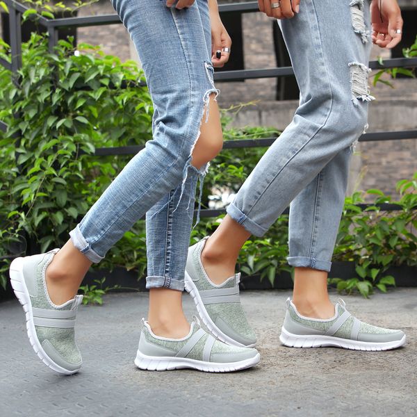 

2021 women mens trainer sport running shoes gray black blue red white sunmmer thick-soled flat runners sneakers code: 12-7696, White;red