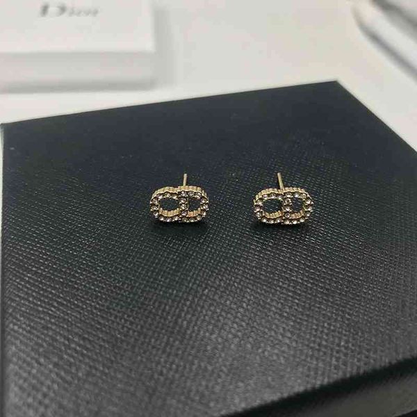 

2021 new designer compact and exquisite letter earrings for women, Golden