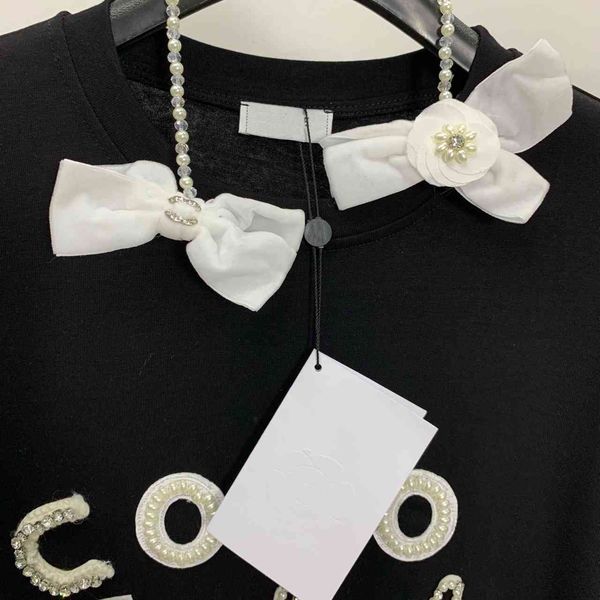 

2021 loose short sleeve t-shirt length women's medium new bow brooch letter beaded large round neck top, Gray