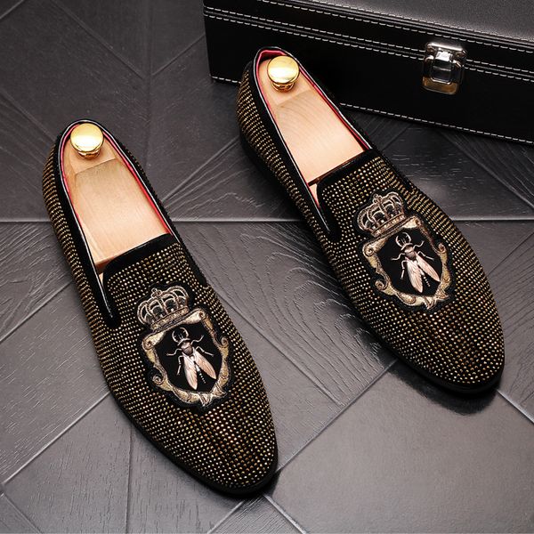 Britische Mode Spitzschuh Stickerei Strass Flache Schuhe Designer Frühling Herbst Männlich Hochzeitskleid Abschlussball Heimkehr Leichte Sohle Kissen Loafers X83