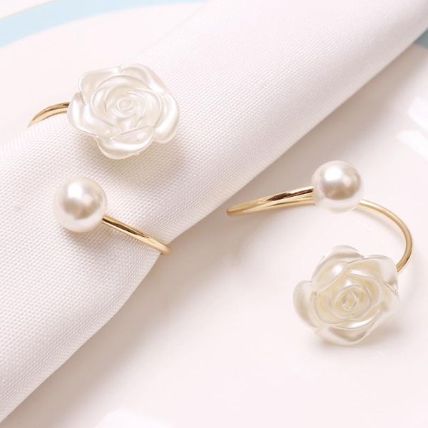 Anelli di tovagliolo 12Pcs Pearl Rose Flower Buckle Wedding Party Dinner Table Ring Tovagliolo Portasciugamani Decorazioni natalizie