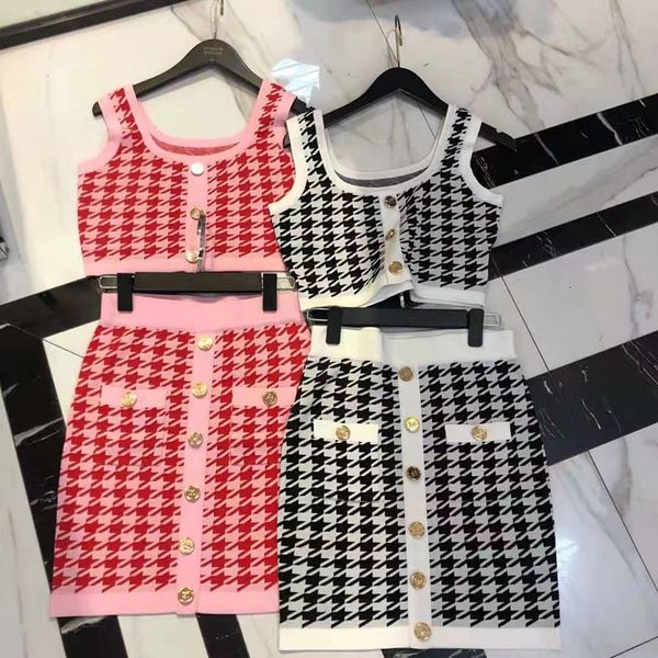 

female designer two-piece knitted fashion sweater pullover trellis sleeveless skirt elastic waistband, Black