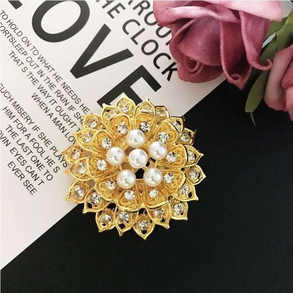 

new bride's flower accessories full of pearl brooch, Gray