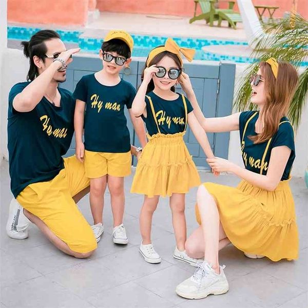 Família de verão que corresponde a roupa mãe filha vestidos pai e filho t-shirt shorts casal conjunto 210724