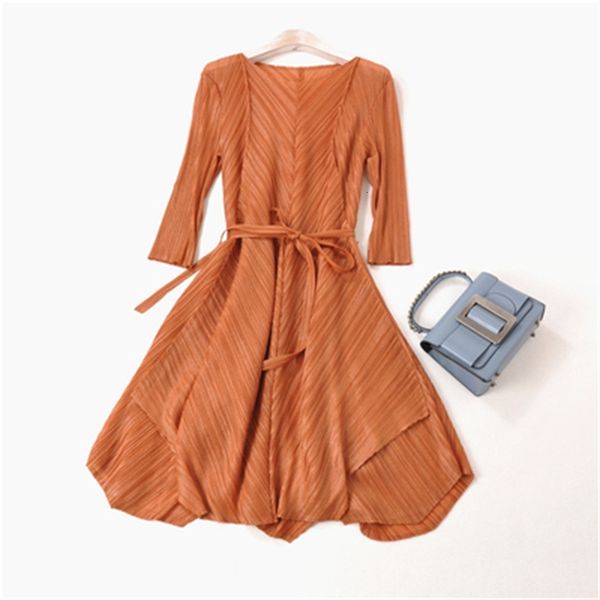 

dress fold in fashionable round collar shiny pleated belt stock, Black;gray