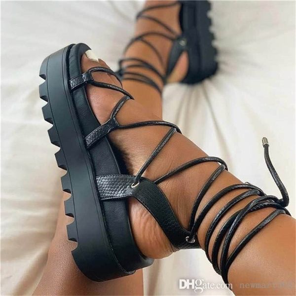 Damensandalen 2024 Sommer neuer Designer -Gurt flache Bodenrutschen Dicke Bodenschuhe 5 Farben