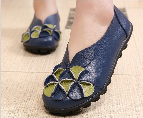 

spring and autumn flat flower large size women's shoes leather soft sole casual shoes non-slip mother shoes, Black