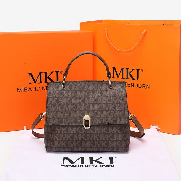 

hong kong versatile old flower bag women's 2021 fashion luxury hand messenger