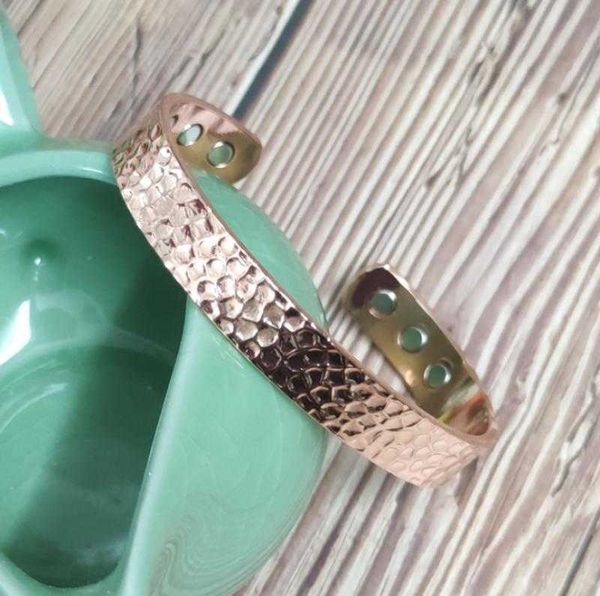 

european and american mainstream copper bracelet magnetic small wave pattern copper bracelet q0722, Black