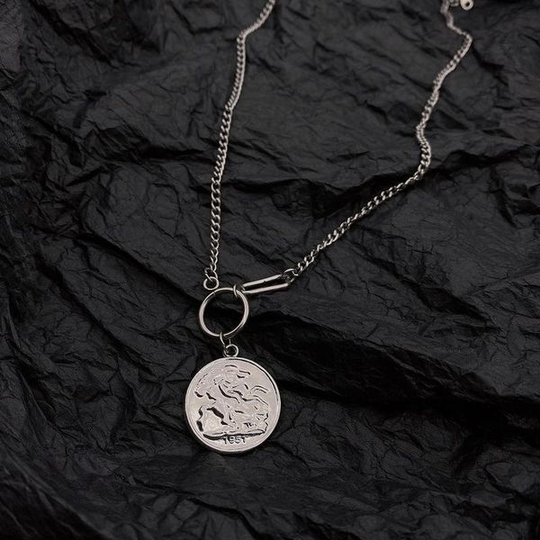 

pendant necklaces u-magical hiphop asymmetry stainless steel queen portrait necklace for women fashion coin medallion jewelry, Silver