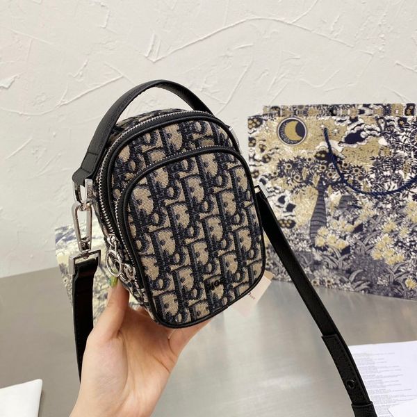 

2021 spring and summer new star same old flower embroidered knitted canvas shoulder bag casual versatile fashion diagonal
