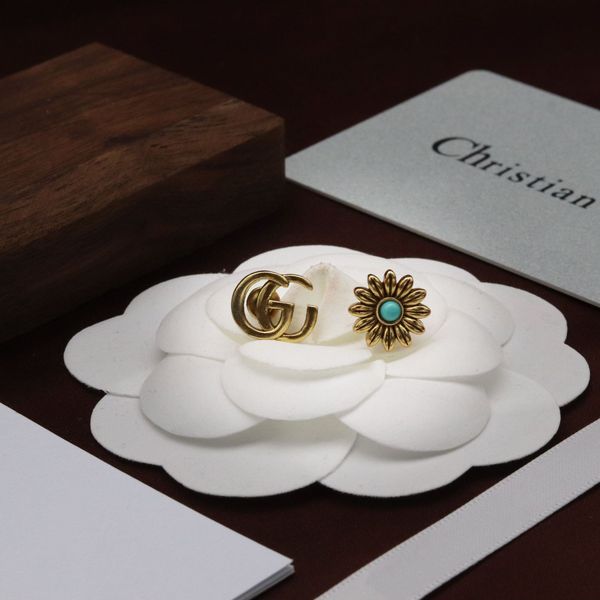 

70% off luxury jewelry gujia little daisy letter double earrings women's net red mini versatile earrings, Golden