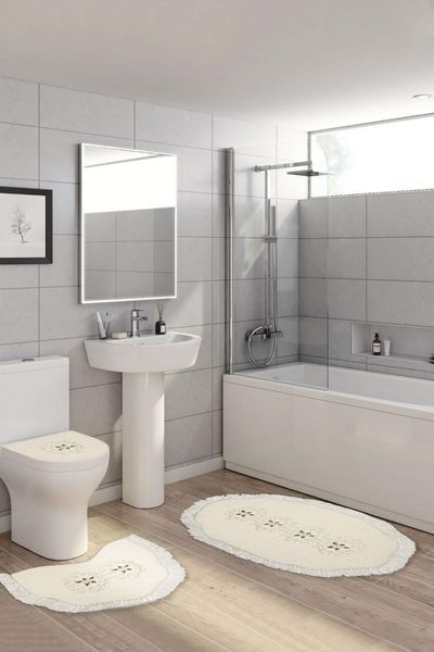 

queen shaped embroidered 3 pcs cream queensn bath mats