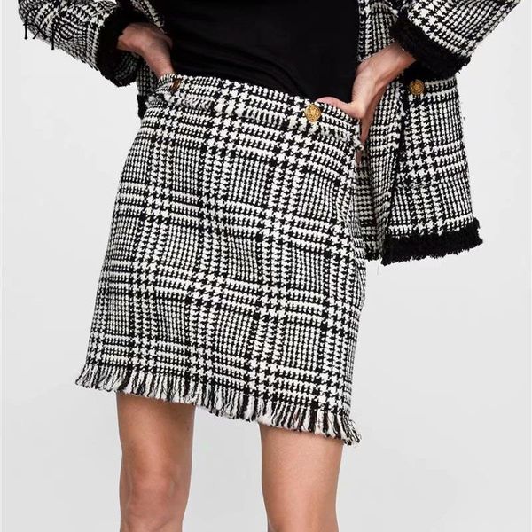 

autumn women thicken fashion elegant soft tie plaid fringe decoration button mini skirt 2021 women's skirts, Black