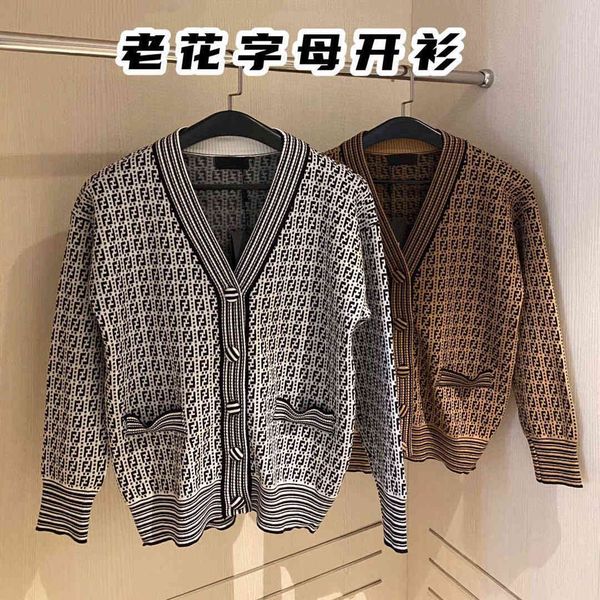 

design clothing 21 autumn printed old letter cardigan basic v-neck long sleeve knitted jacket with core spun yarn, elastic and soft, White;black