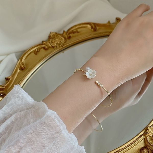 

mengjiqiao 2020 elegant handmade shell flower bracelet for women girls fashion metal circle bracelets bangles jewelry gifts, Golden;silver
