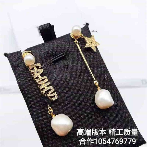 

2021 new designer autumn and winter letter pearl earrings women's fashion personality, Golden