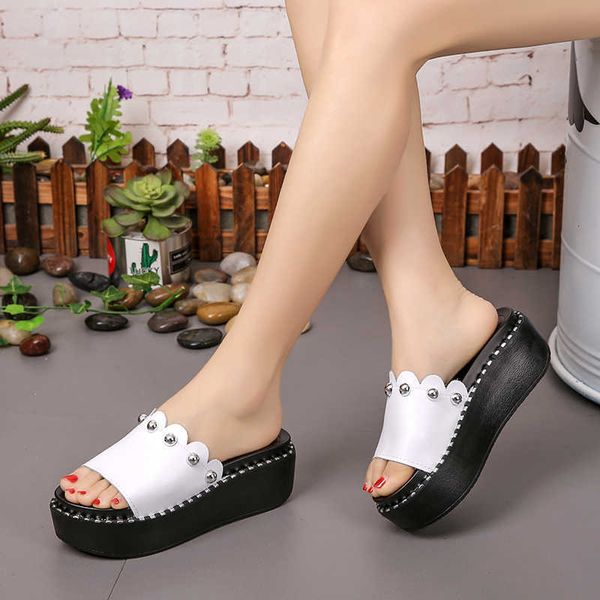 

slippers summer thick flat platform women leather metal decoration flower edge height increasing beach slides shoes ladies 2021 mp, Black