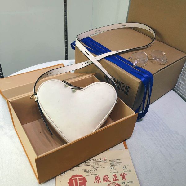 

bags evening wave white heart game on coeur cruise size: 22 x 20 6 v-127