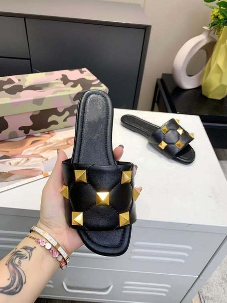 

2021 Ladies Sandals Slippers Summer Girls Sandal Flip-flops Sexy Embroidered Slipper Large Size 35-42, Card