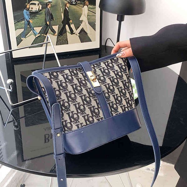 

2022 factory wholesale large capacity bucket bag women's spring and summer color contrast niche underarm fashion versatile one shoulder
