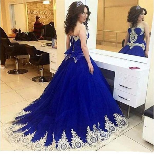 Königsblaue Quinceanera-Kleider 2021, herzförmig, trägerlos, lange formelle Abendkleider, applizierte goldene Spitze, Schleife am Rücken, Übergröße, süßes 16-Abschlussball-Partykleid