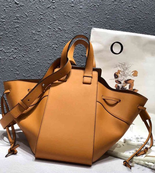 

luxurious women's handbags