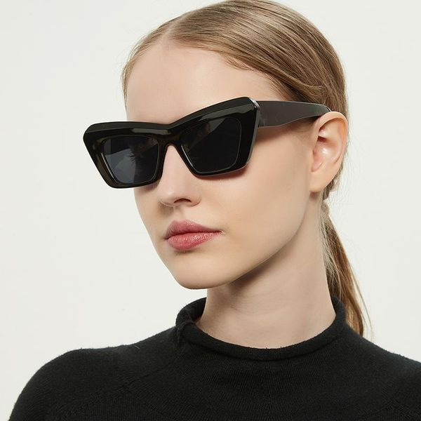 

sunglasses oval face personality 2021 trend, White;black
