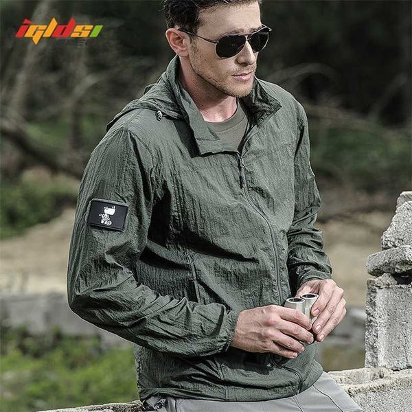 

summer waterproof quick dry tactical skin jacket men hooded raincoat thin windbreaker sunscreen army military jacket 211029, Black;brown