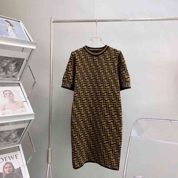 

2022 factory wholesale new short sleeve double long knitted brown stretch pullover women's dress straight skirt, White