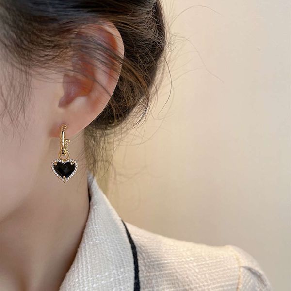 

black love earrings female simple temperament