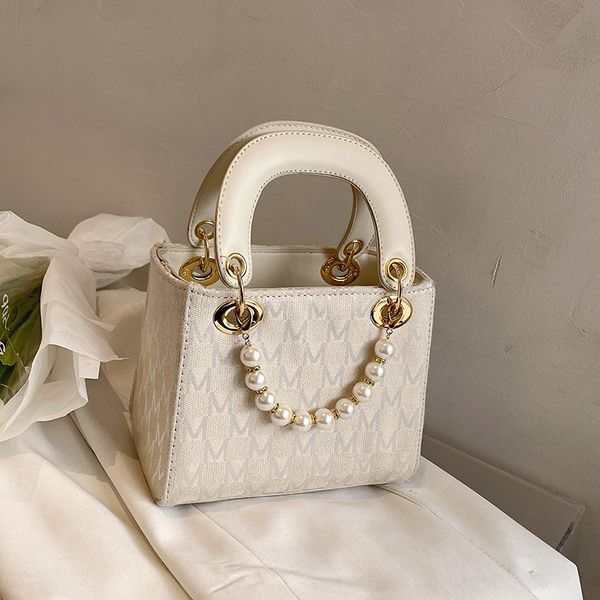

women's handbag with small fragrance and temperament