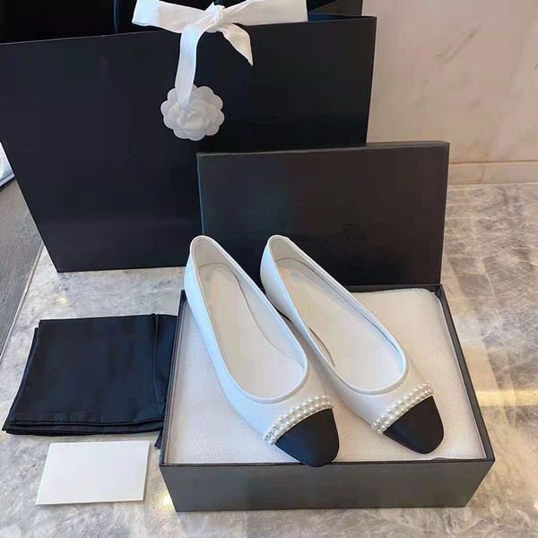 

2021 summer women's shoes luxury designer shallow mouth thick heel sandals black and white color matching pearl head flat women low hee