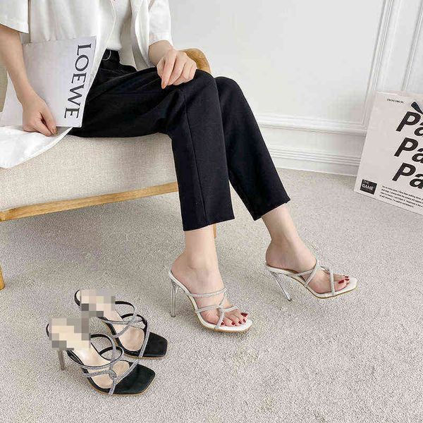 

women wear fashion slippers outside in spring and summer, Black