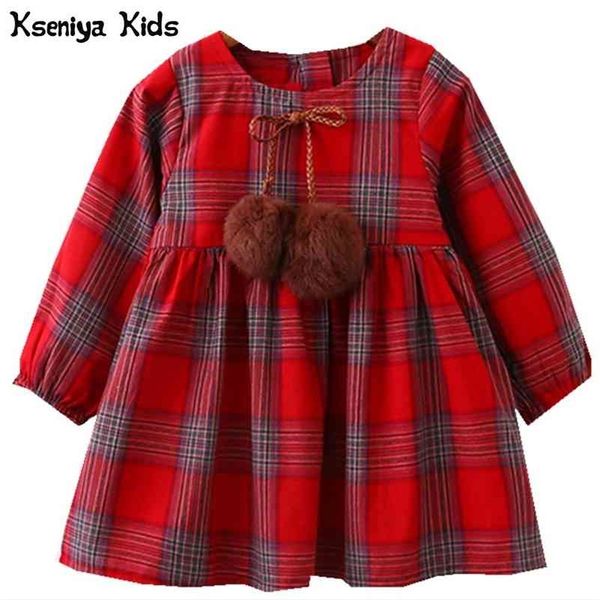 Kseniya Kinder Herbst Baumwolle Rot Gelb Mädchen Kleidung England Stil Plaid Pelz Ball Bogen Design Baby Mädchen Langarm Kleid 210331