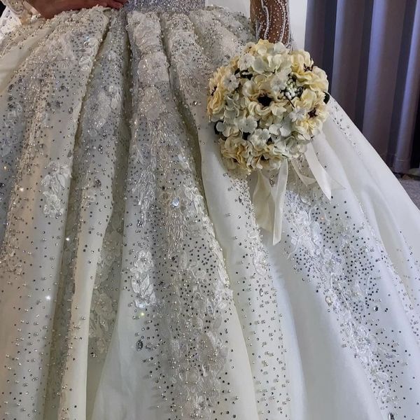 2021 Abito da ballo di lusso Abiti da sposa avorio Dubai Chiesa Gioiello Collo Perline Abiti da sposa con applicazioni di pizzo di cristallo Sweep Train Long Slee2652