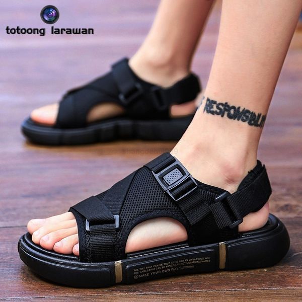 

casual men's sandals breathable and comfortable 045, Black