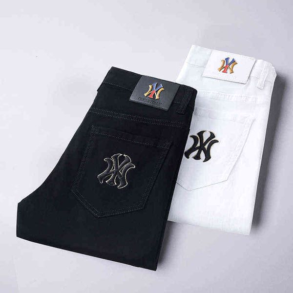 Primavera 2021 e jeans masculinos de verão puro preto branco de algodão de algodão de duas cores pequenos pés pequenos slim encaia versão coreana simples ny home
