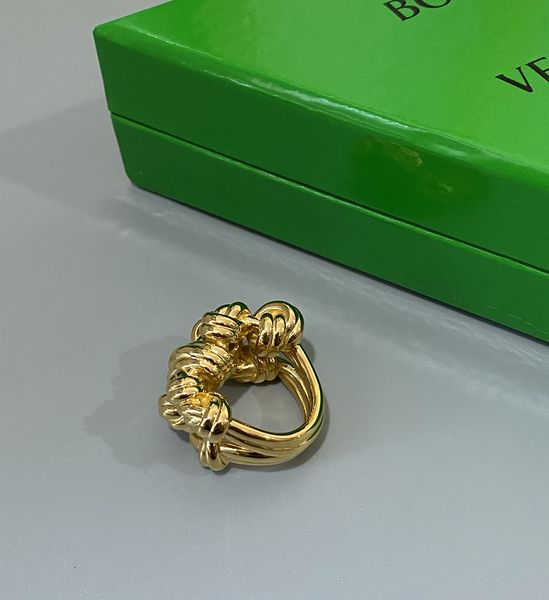 Stars mit dem gleichen Twist Ring exquisit leichter luxuriöser modentrendy Marke All-Match-Juwelierzubehör für Männer und Frauen