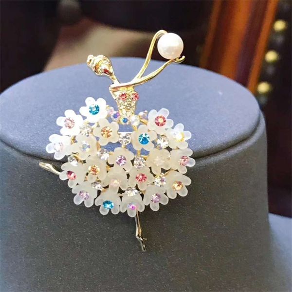 

danshui pearl copper brooch with high end brooch, Gray