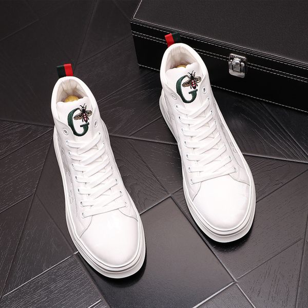 Европейский стиль 7470 Spring Fashion White Flat Men Boots Classic Пчелиная вышива