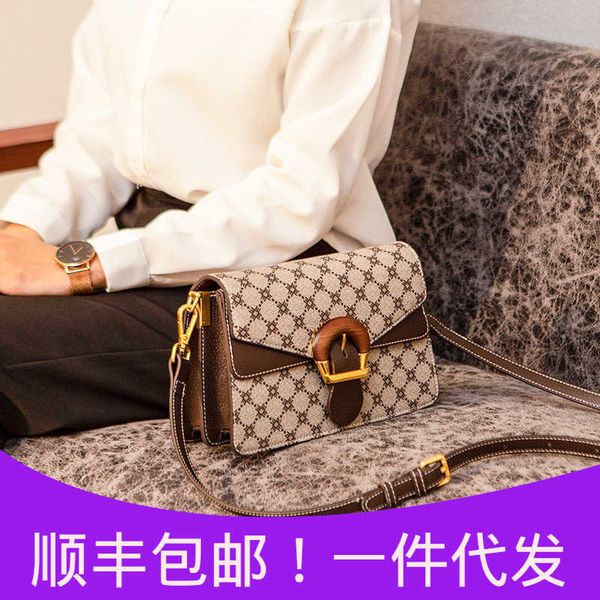 

bag 2021 new fashion messenger women's advanced sense flip bag atmosphere