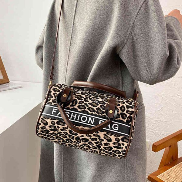 

2022 factory wholesale new armpit handbag women's new fashion autumn and winter texture leopard single shoulder messenger bag